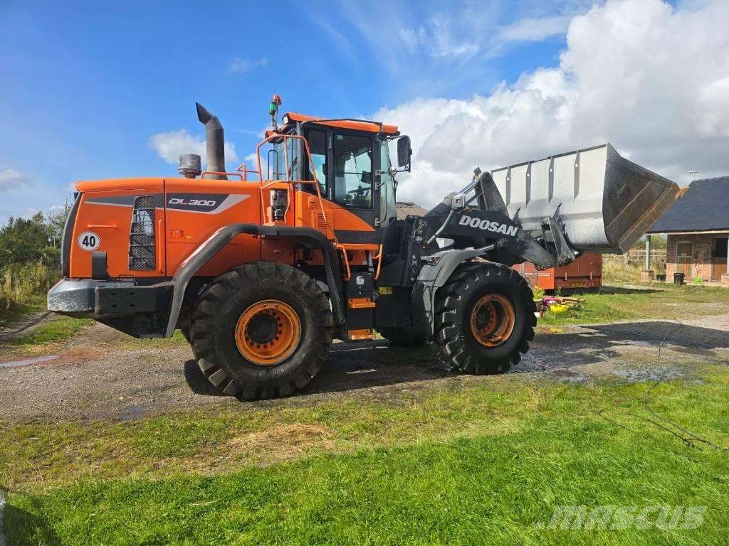 Doosan DL 300-5 輪胎式裝載機