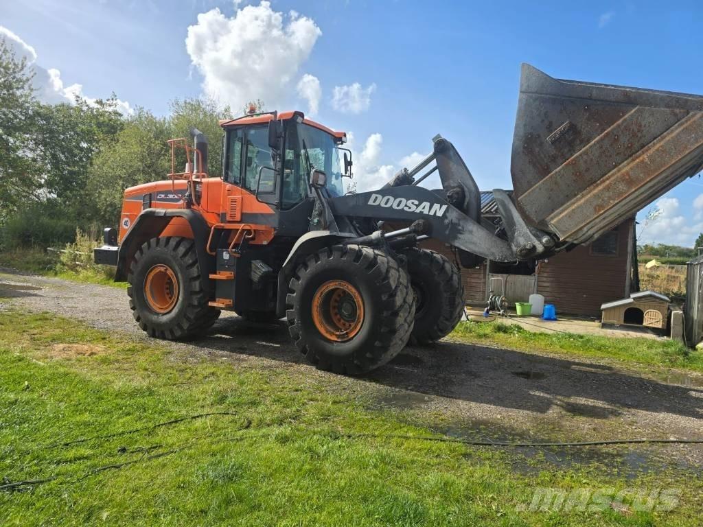 Doosan DL 300-5 輪胎式裝載機