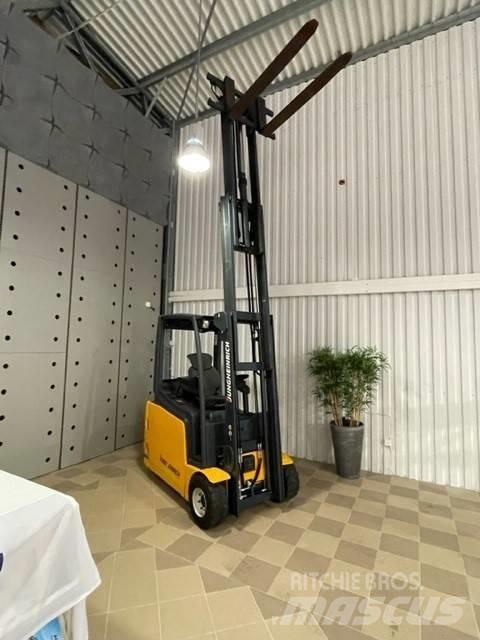 Jungheinrich EFG 218 電動堆高機