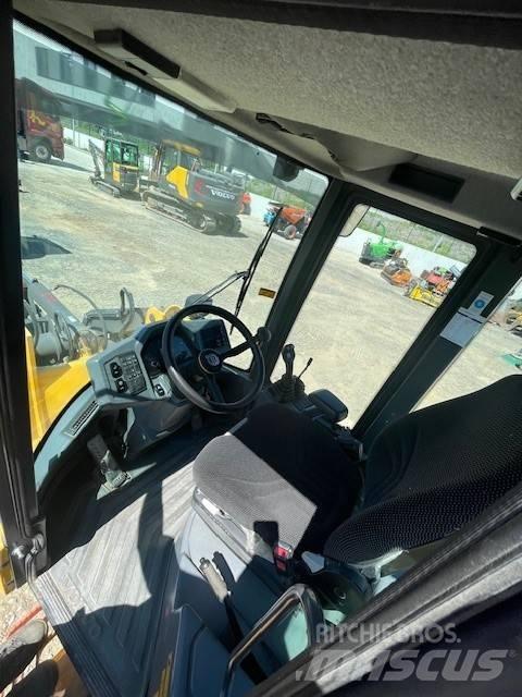 Volvo L 30 G 輪胎式裝載機