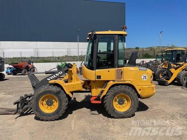 Volvo L 30 G 輪胎式裝載機
