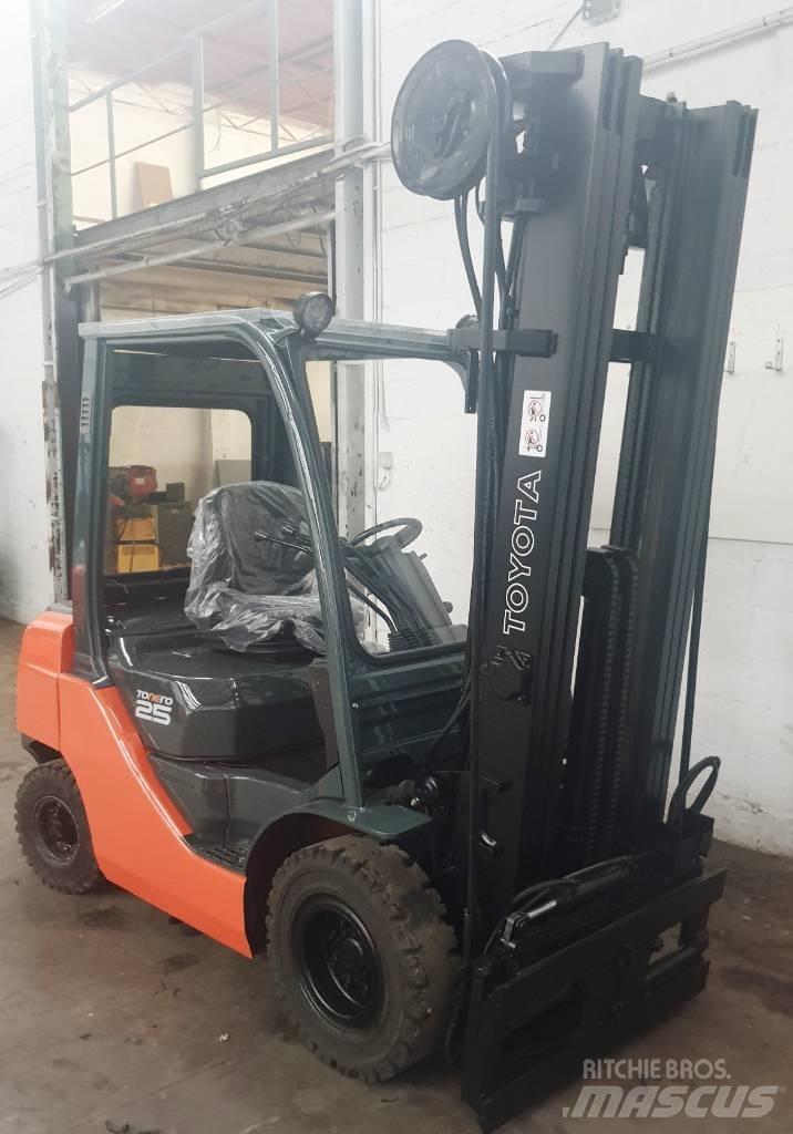 Toyota 52-8 FD 25 柴油卡車