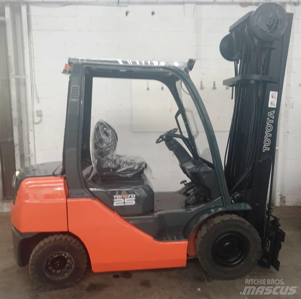 Toyota 52-8 FD 25 柴油卡車