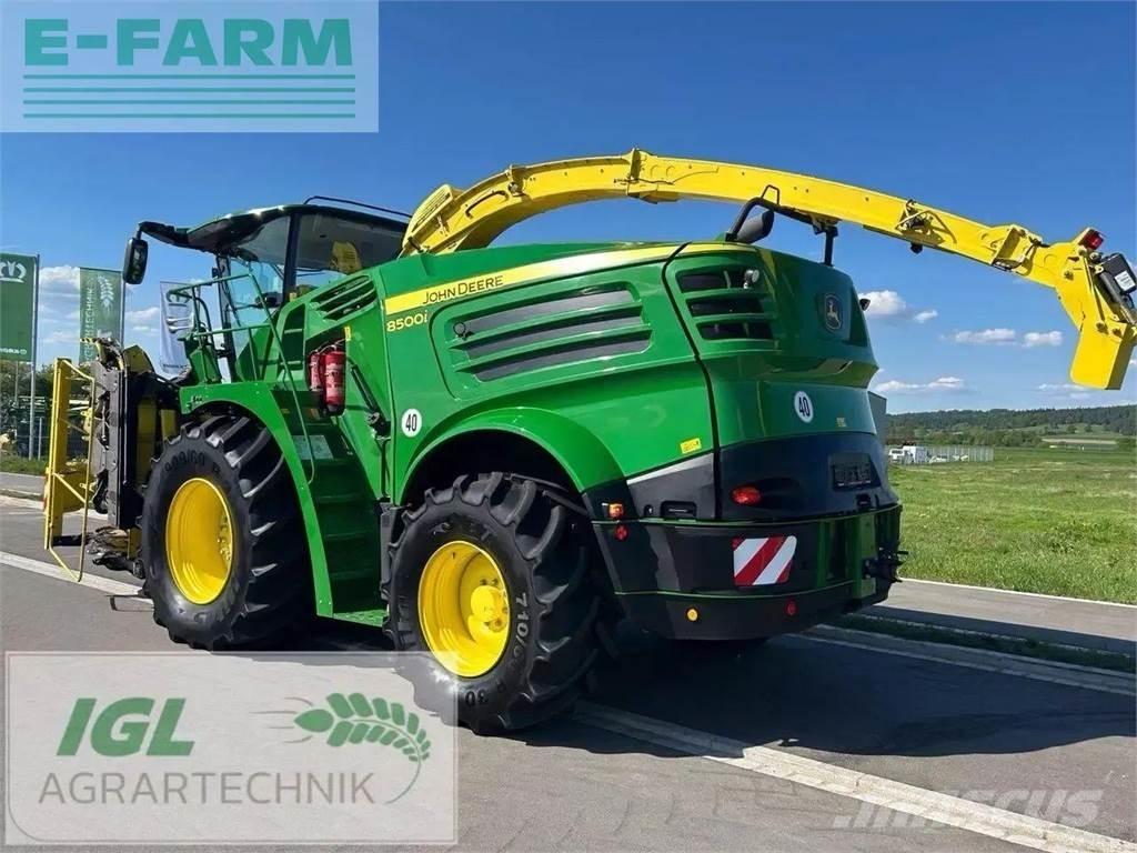 John Deere 8500i 自走式飼料採集機