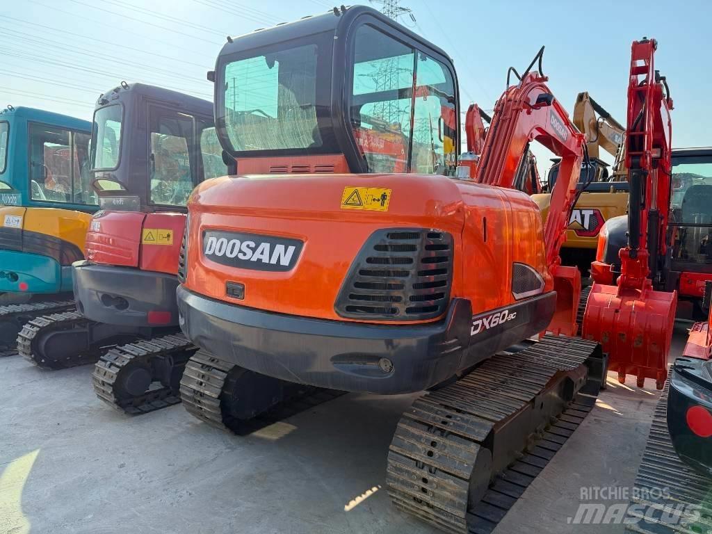 Doosan DX 60 小型挖土機/掘鑿機<7t(小型挖掘機)