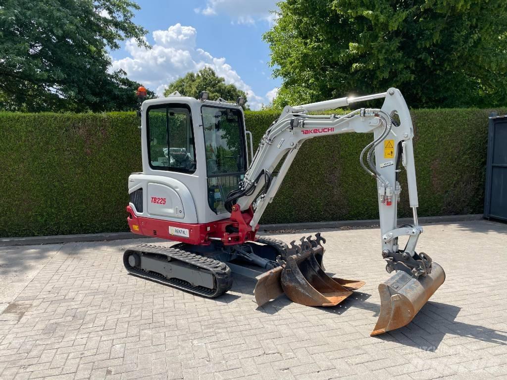 Takeuchi TB 225 小型挖土機/掘鑿機<7t(小型挖掘機)