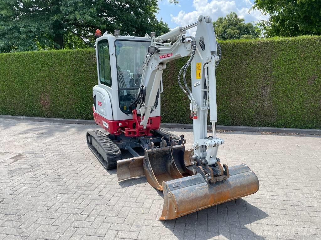 Takeuchi TB 225 小型挖土機/掘鑿機<7t(小型挖掘機)