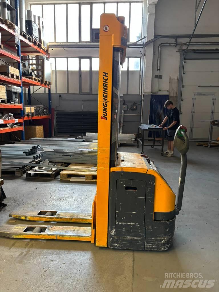 Jungheinrich EJC216 行走控制式堆積機