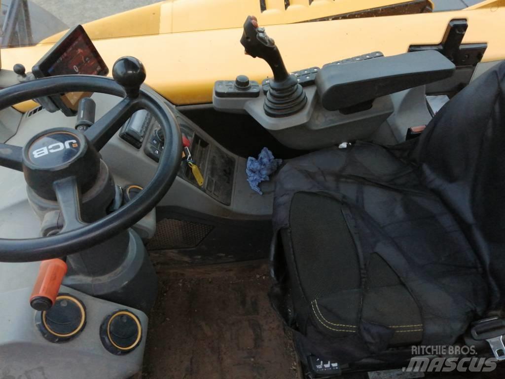 JCB 560-80 伸縮臂操作車