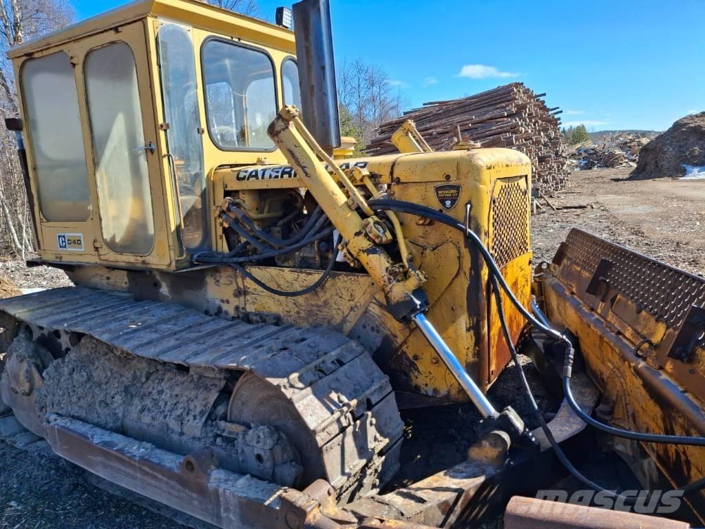 CAT D 4 D 履帶推土機