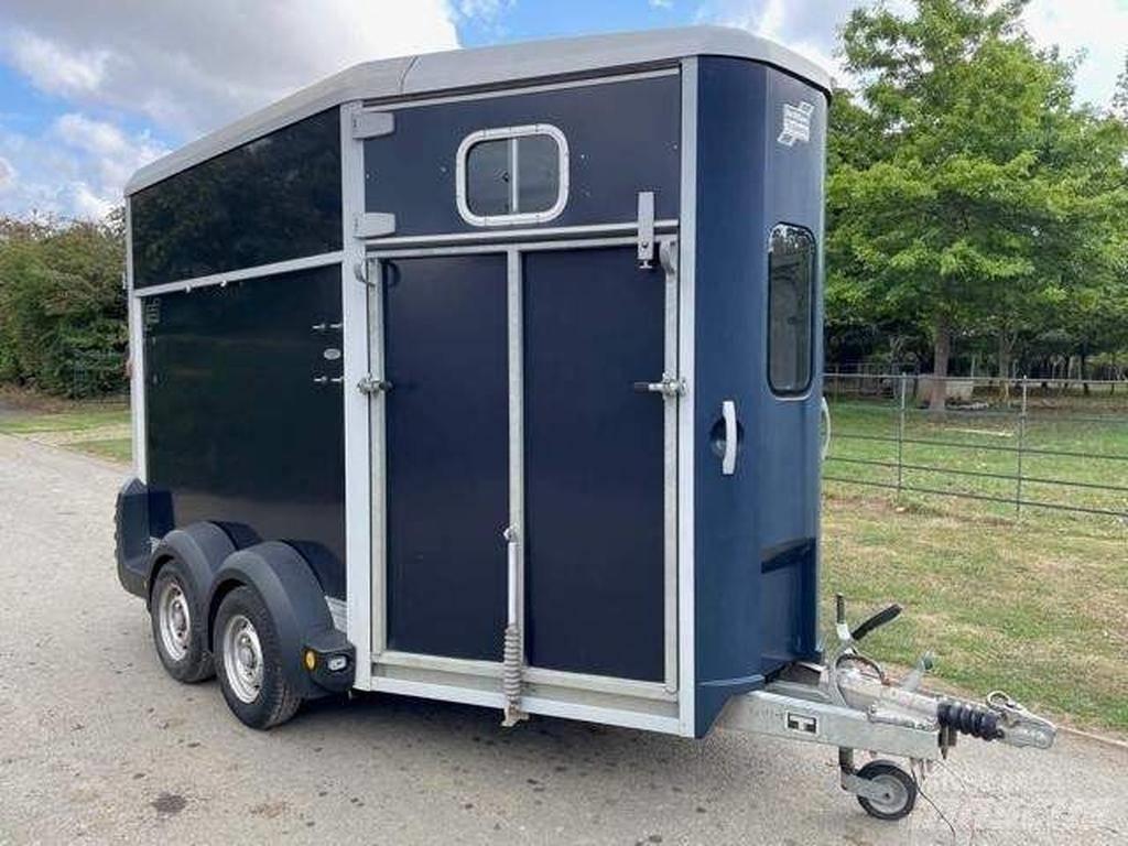 Ifor Williams HB 511 動物運輸拖車