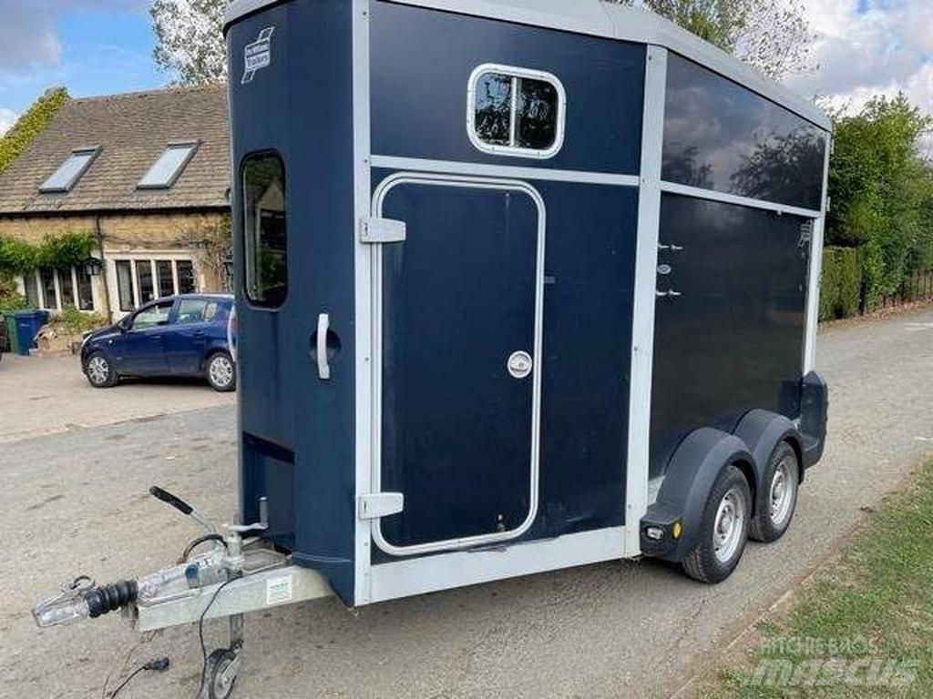 Ifor Williams HB 511 動物運輸拖車