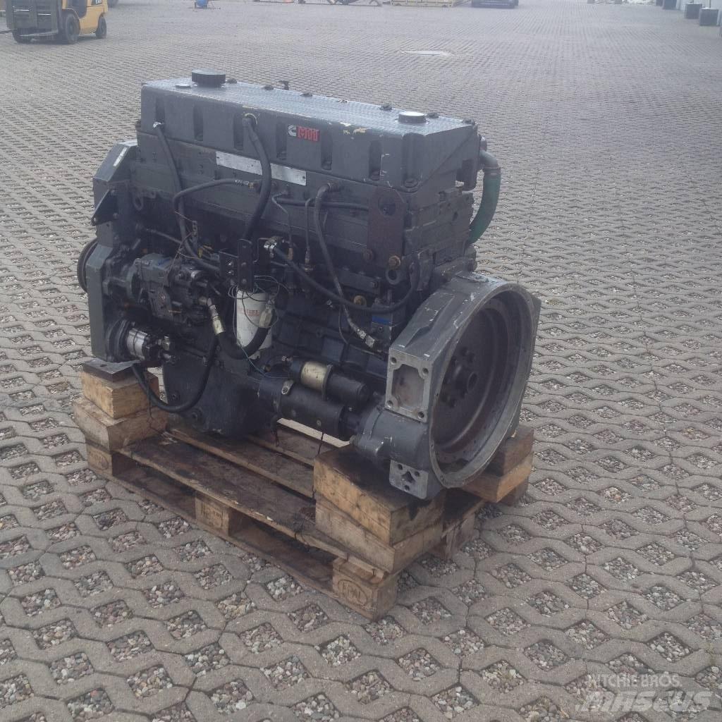 Cummins MTA 11 輪胎式裝載機