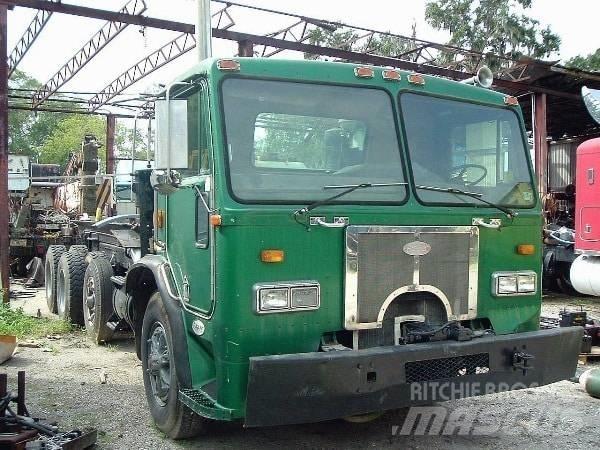 Peterbilt 320 商用底盤車