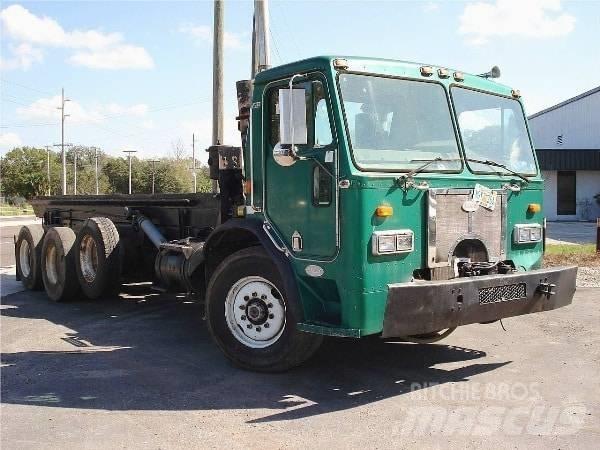 Peterbilt 320 商用底盤車