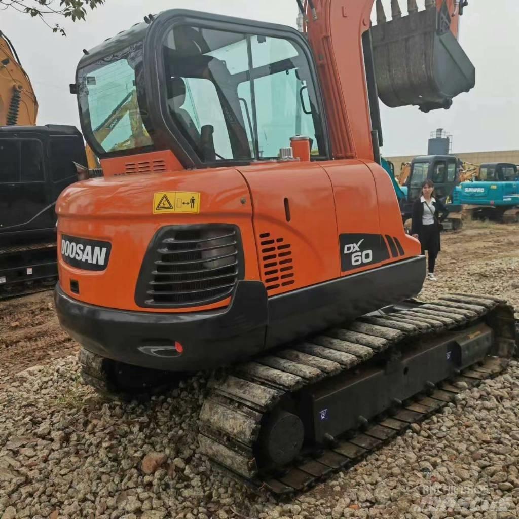 Doosan DX60 小型挖土機/掘鑿機<7t(小型挖掘機)