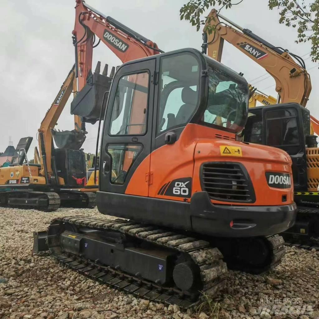 Doosan DX60 小型挖土機/掘鑿機<7t(小型挖掘機)