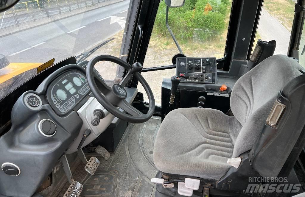 JCB Fastrac 3200 曳引機