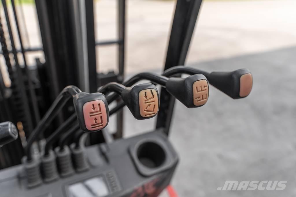 Manitou MI 30 D 柴油卡車