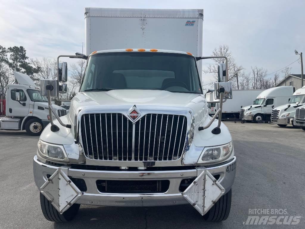 International 4300 貨箱式卡車