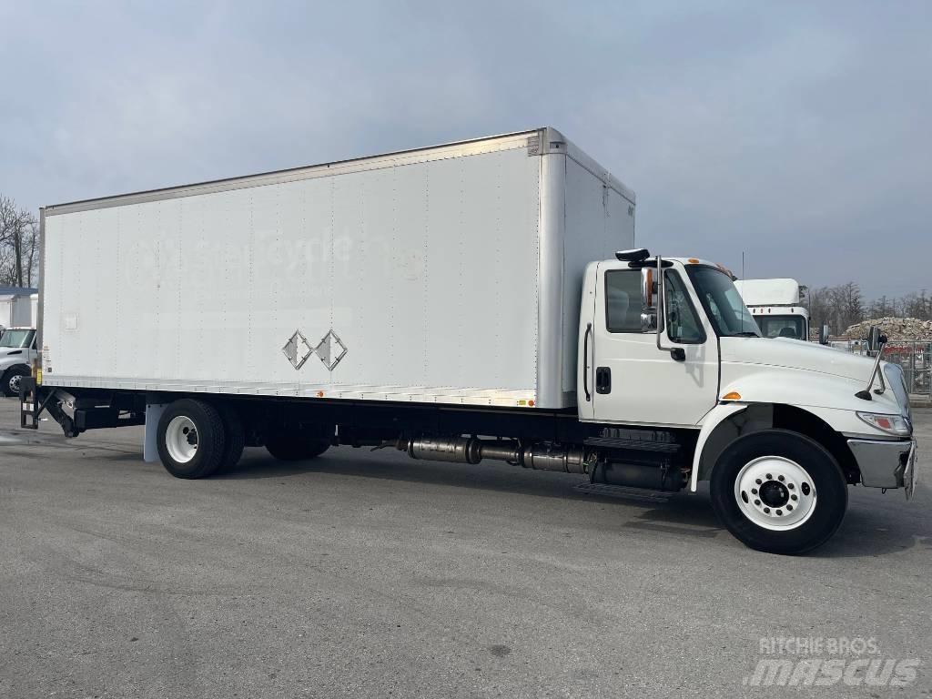 International 4300 貨箱式卡車