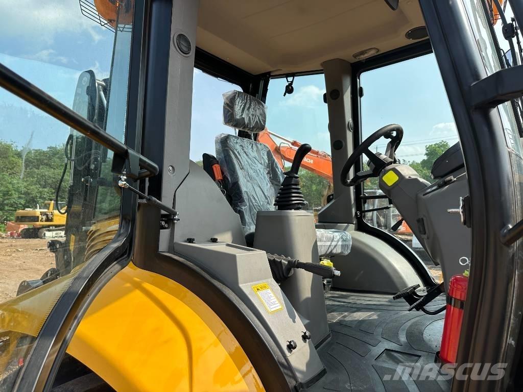 JCB 3CX 反鏟裝載機