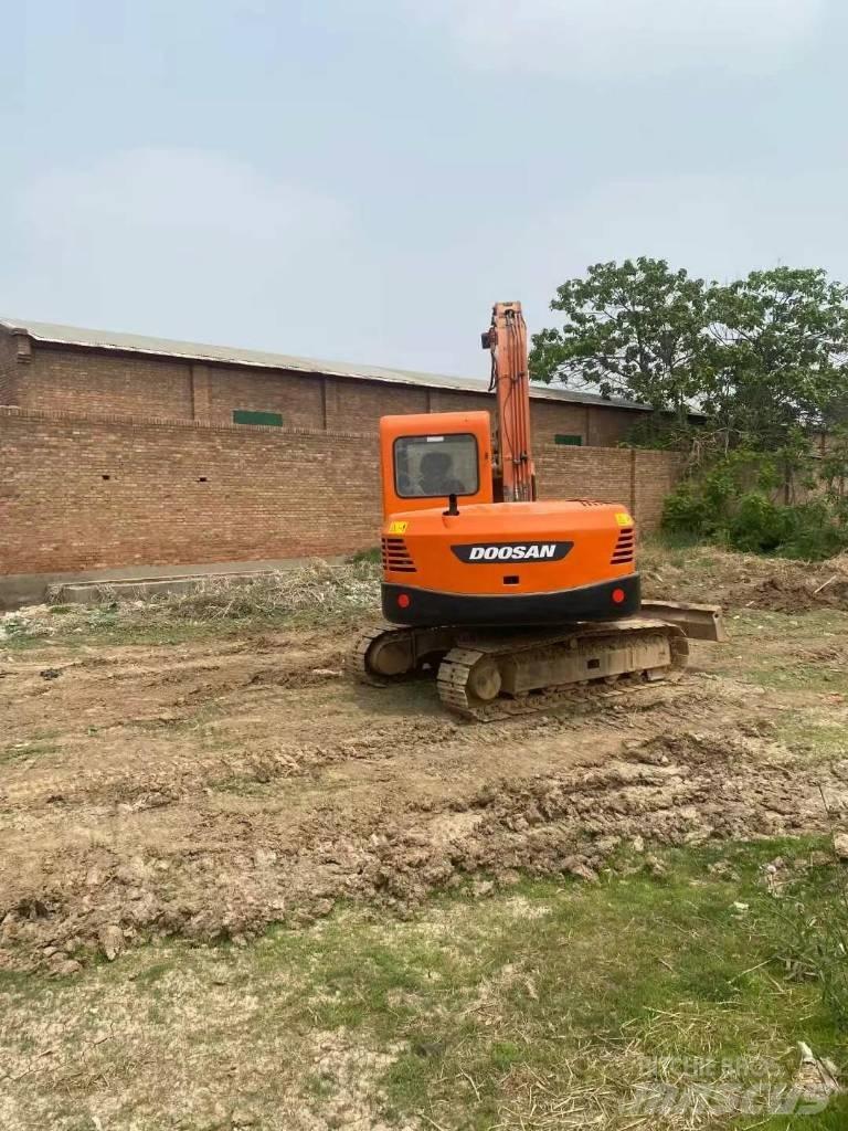 Doosan DX 80 中型挖土機/掘鑿機/挖掘機 7t-12t