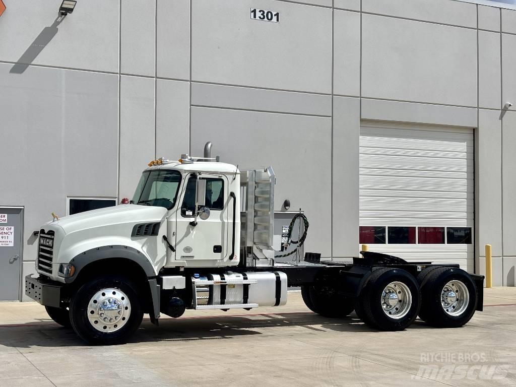Mack Granite 曳引機組件