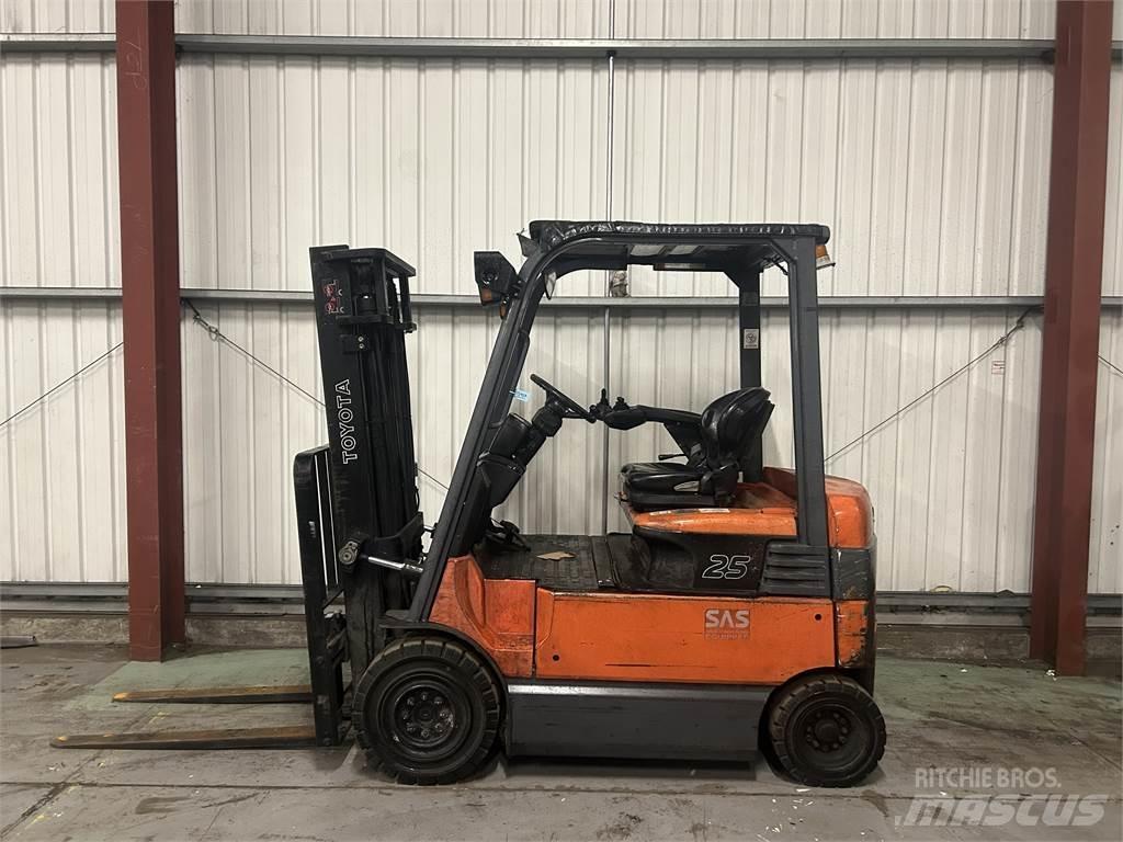 Toyota 7FBMF25 電動堆高機