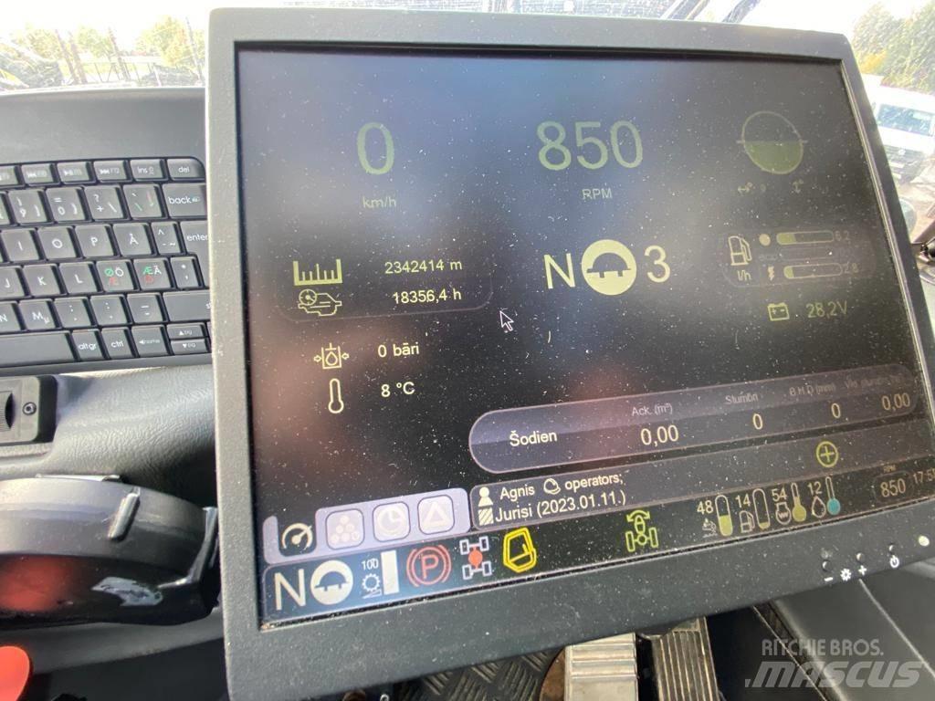 Komatsu 911.5 收穫機