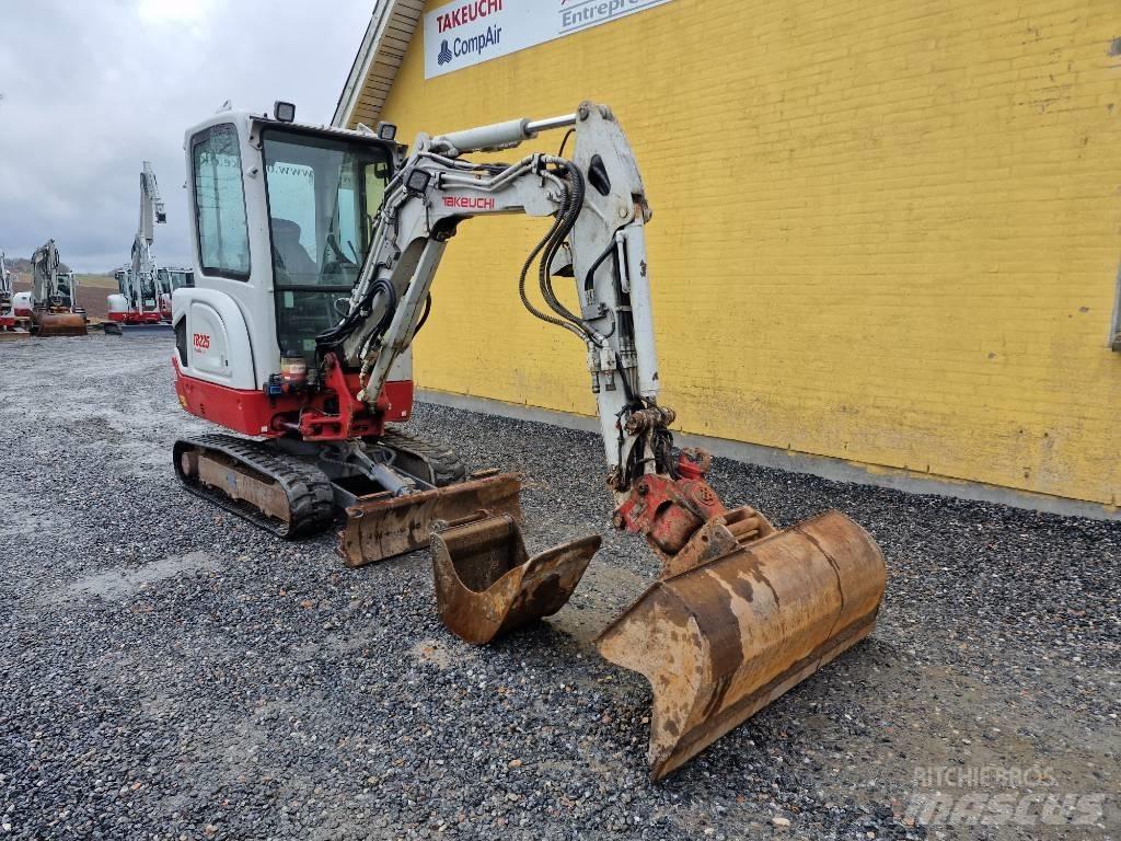 Takeuchi TB225 小型挖土機/掘鑿機<7t(小型挖掘機)