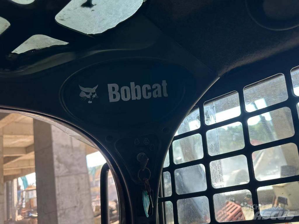 Bobcat S750 滑移轉向裝載機