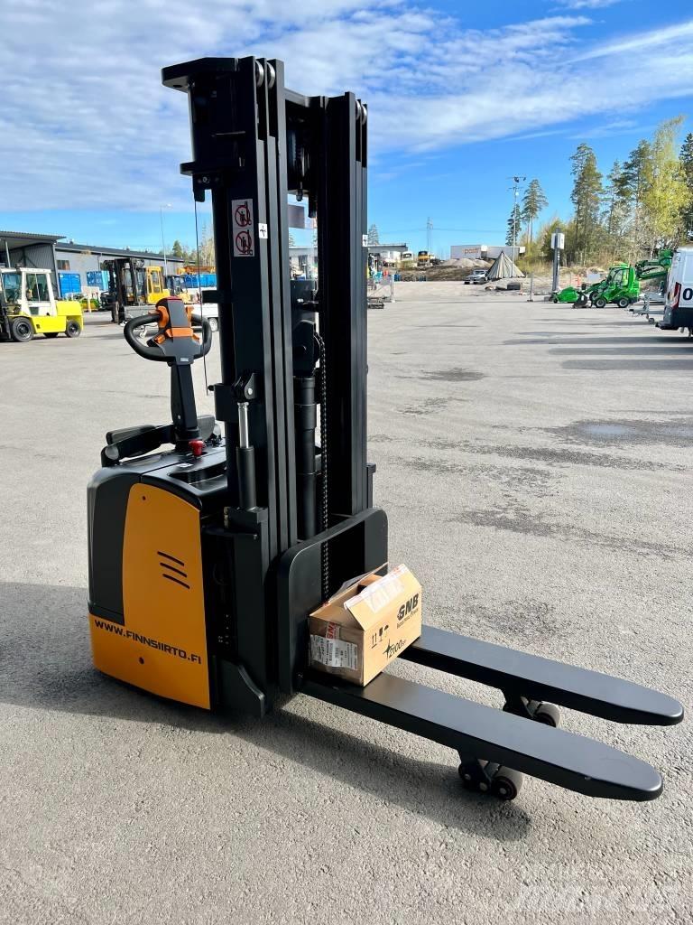 Hyundai 15ESR 自走式堆積機