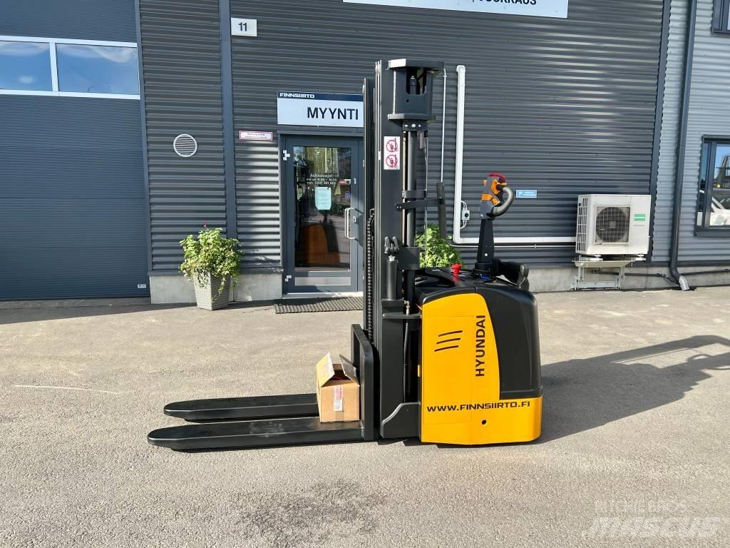 Hyundai 15ESR 自走式堆積機