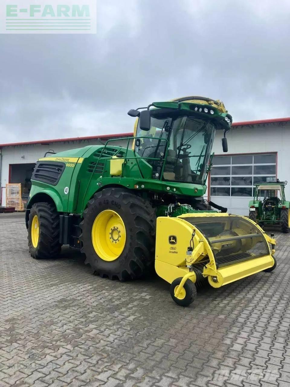 John Deere 8600i 自走式飼料採集機