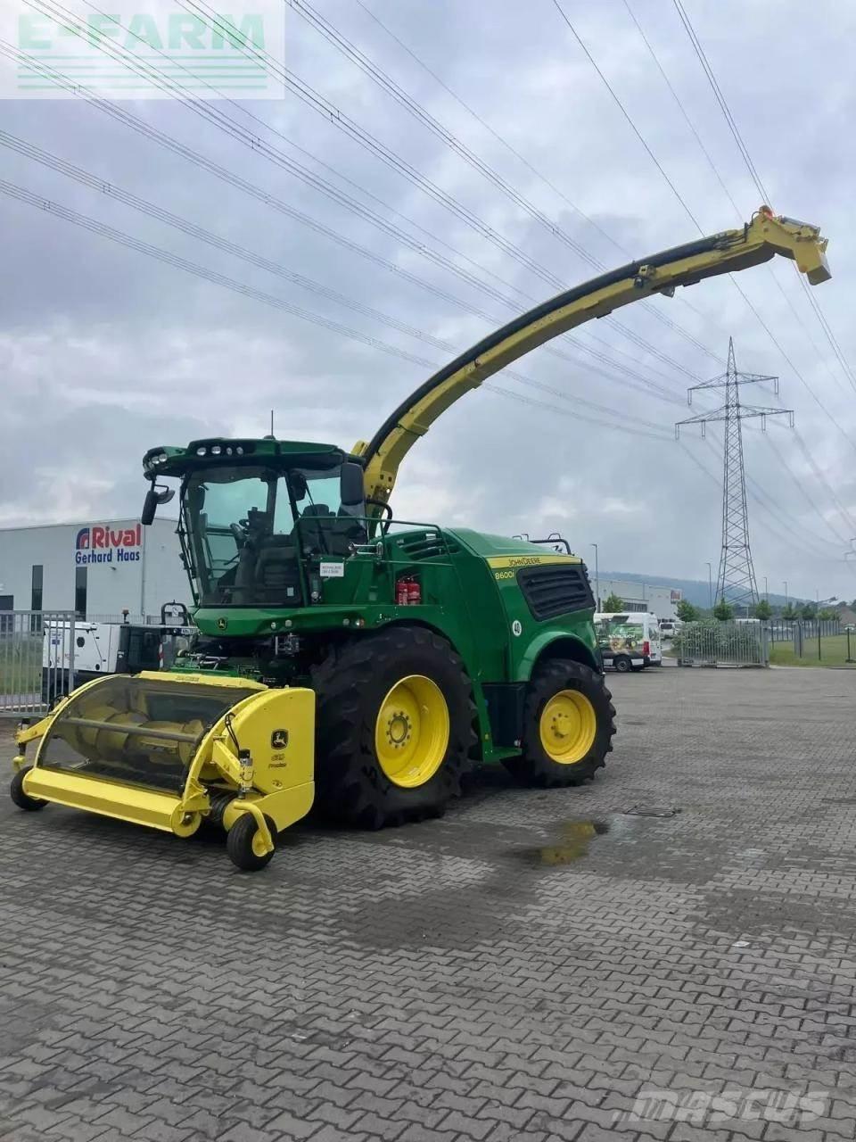 John Deere 8600i 自走式飼料採集機