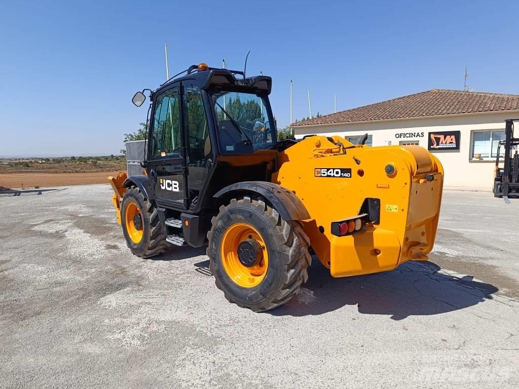 JCB 540-140 伸縮臂操作車