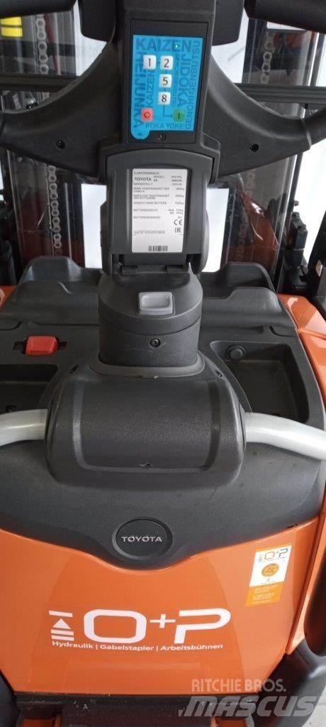 Toyota SPE160L 行走控制式堆積機
