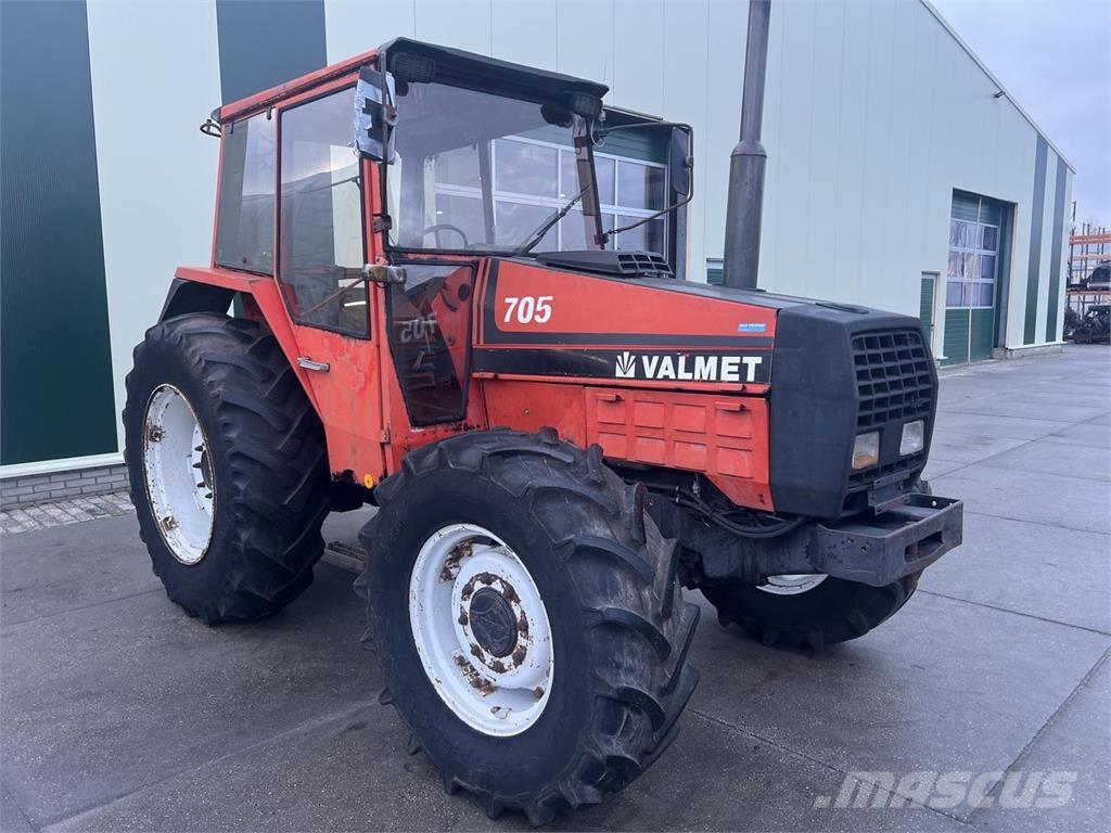 Valtra Valmet 705 曳引機