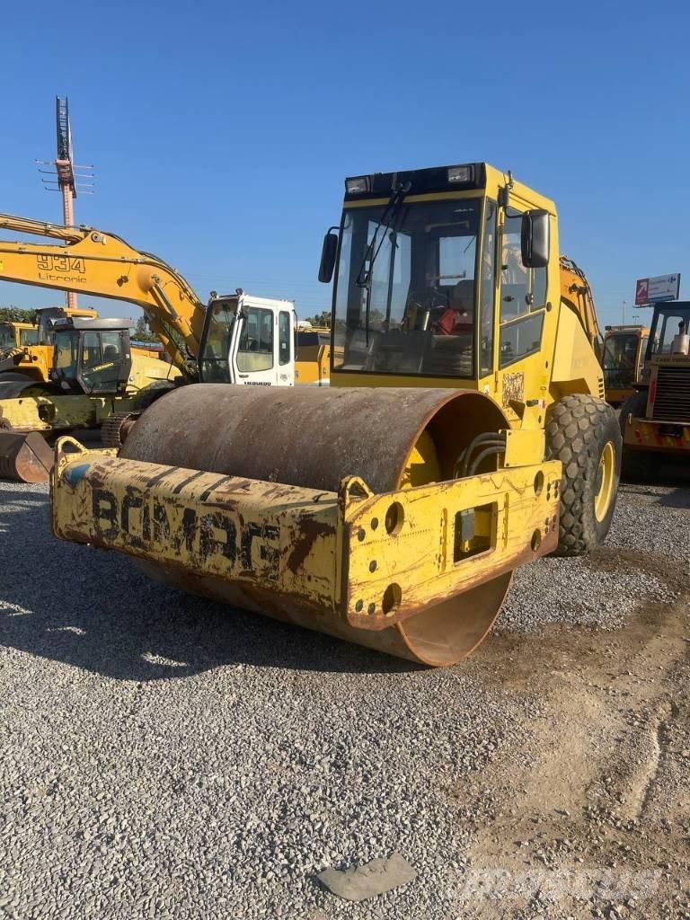 Bomag BW 213 D-3 單輪滾壓機