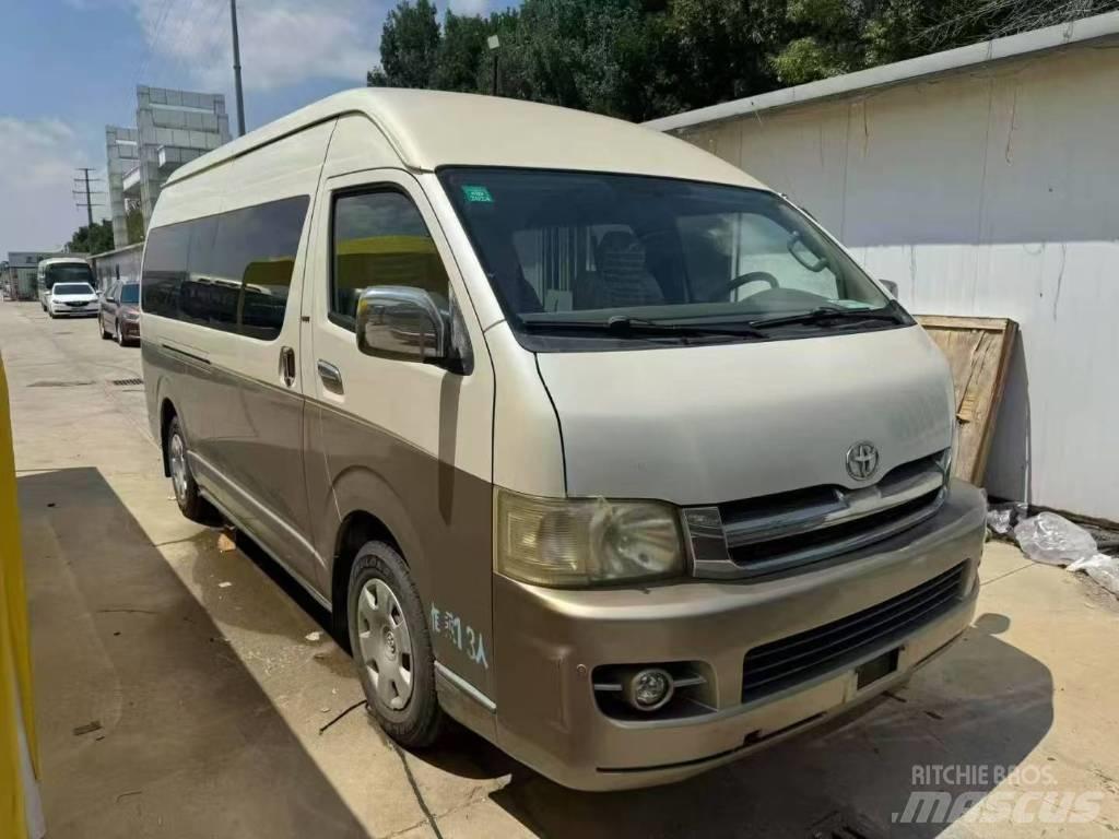 Toyota Hiace 迷你巴士