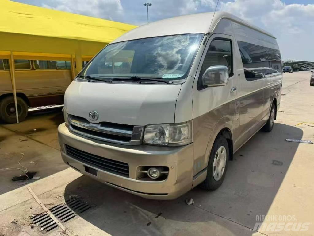 Toyota Hiace 迷你巴士
