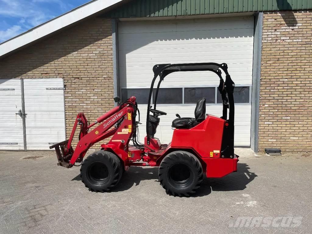 Schäffer 2033 輪胎式裝載機
