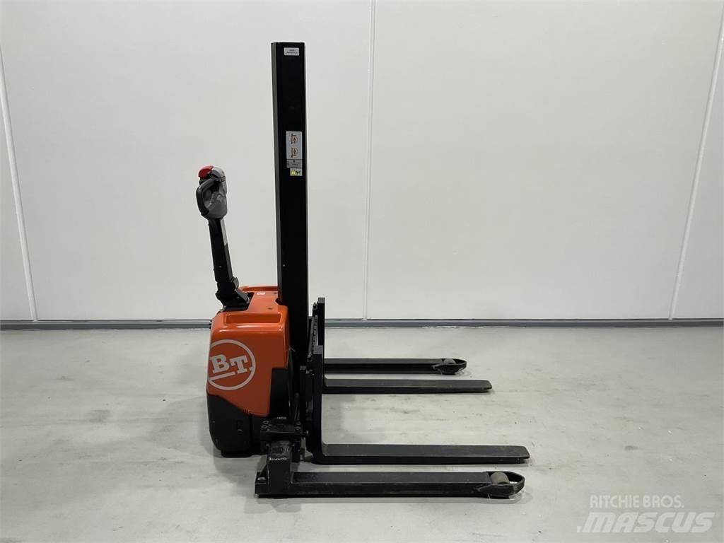 Toyota HWE100 自走式堆積機