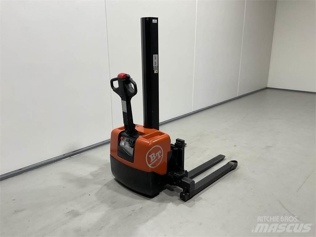 Toyota HWE100 自走式堆積機