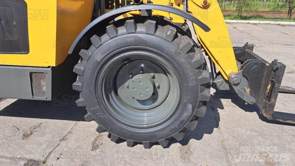 Liebherr TL 432-7 伸縮臂操作車