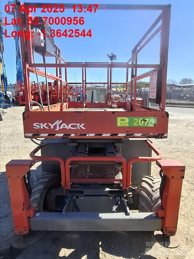 SkyJack SJ 6832 RT 剪式升降機