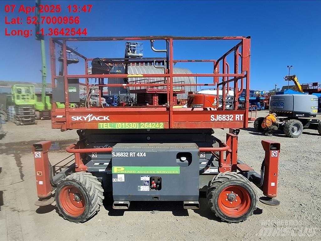 SkyJack SJ 6832 RT 剪式升降機