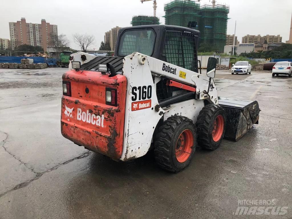 Bobcat S160 滑移轉向裝載機