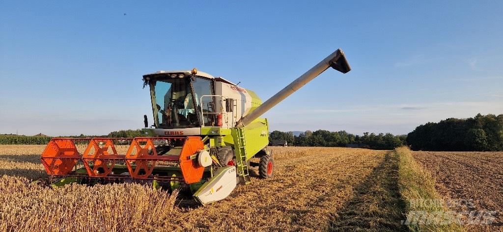 CLAAS Avero 240 聯合收穫機